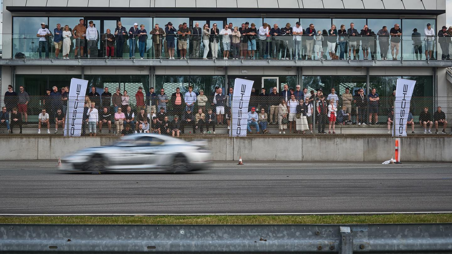 Porsche Loungen 
