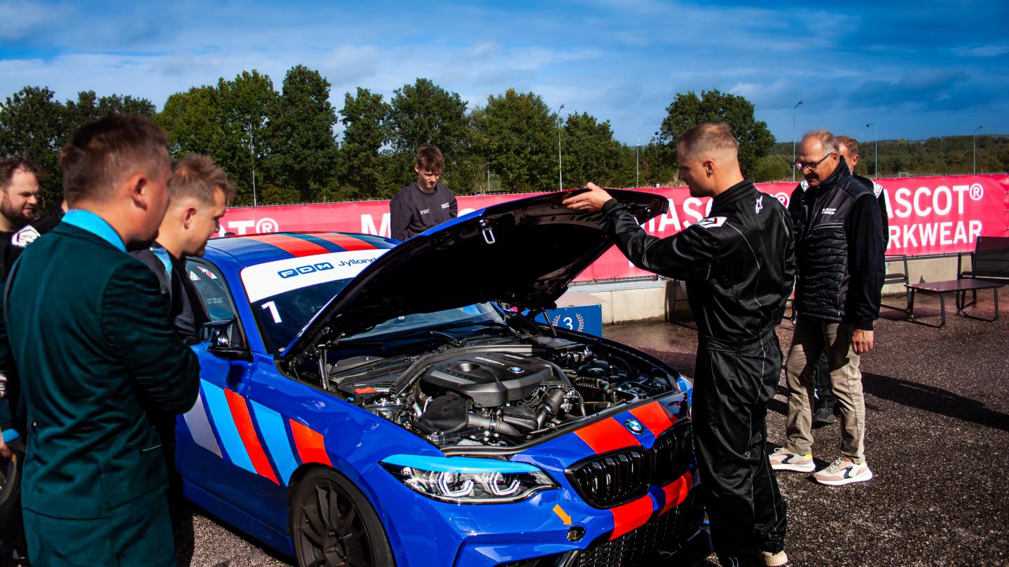 BMW 220i coupe racer 